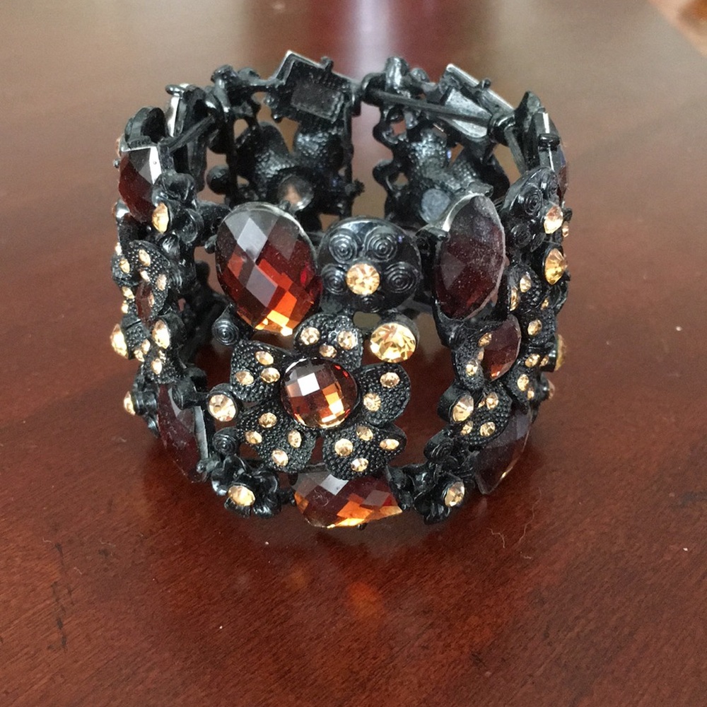 2” side bracelet in black and amber tones